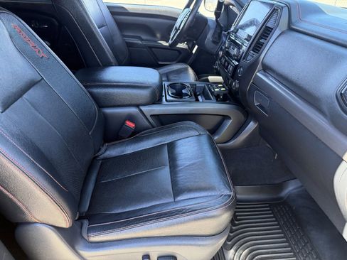 Used 2021 Nissan Titan PRO-4X w/ Pro-4x Convenience Package image 12
