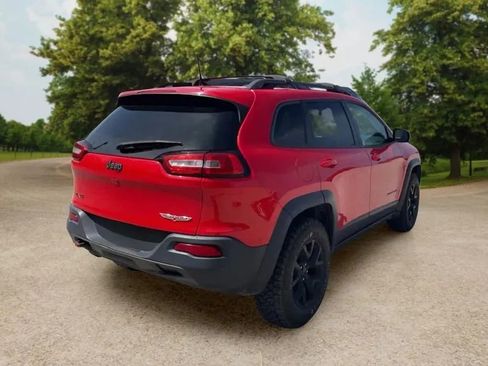 Used 2017 Jeep Cherokee Trailhawk w/ Cold Weather Group AWD/4WD image 8