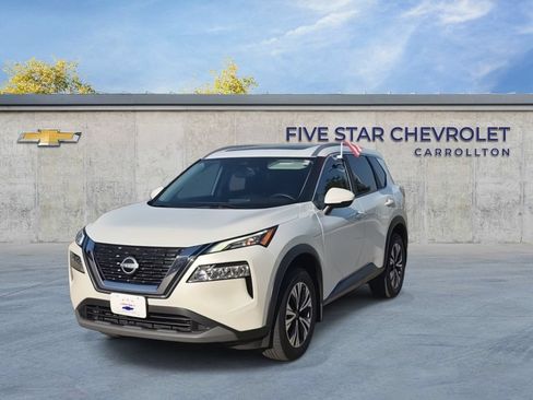 Used 2023 Nissan Rogue SV w/ SV Premium Package FWD image 3