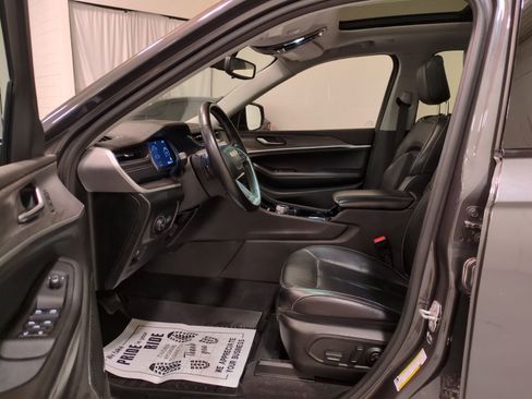 Used 2022 Jeep Grand Cherokee Limited image 17