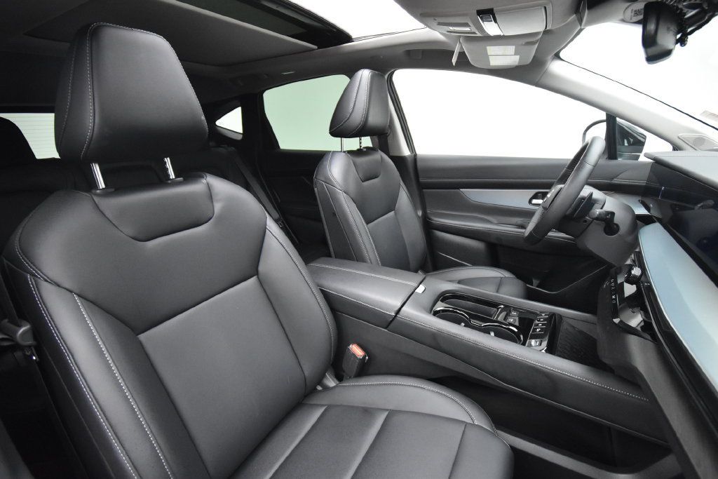 Used 2025 Nissan Murano SL AWD/4WD image 13