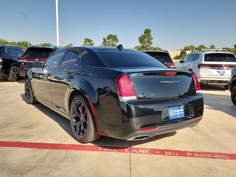 Used 2022 Chrysler 300 Touring w/ Sport Appearance Package RWD image 4