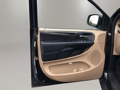 Used 2014 Dodge Grand Caravan SXT FWD image 9