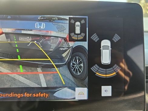 Used 2023 Toyota Venza Nightshade image 12