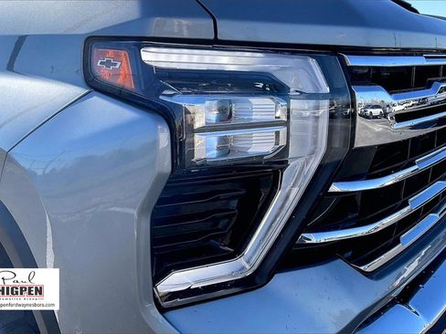 Used 2024 Chevrolet Silverado 2500 LTZ w/ LTZ Convenience Package image 29