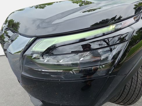Certified 2025 Nissan Pathfinder Platinum FWD image 30