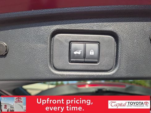 Used 2024 Nissan Pathfinder Platinum w/ Black Appearance Package AWD/4WD image 11