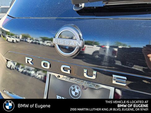 Used 2022 Nissan Rogue SV AWD/4WD image 16
