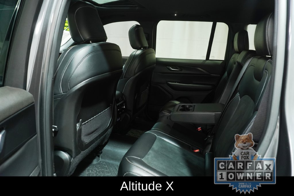 Used 2025 Jeep Grand Cherokee Altitude AWD/4WD image 15