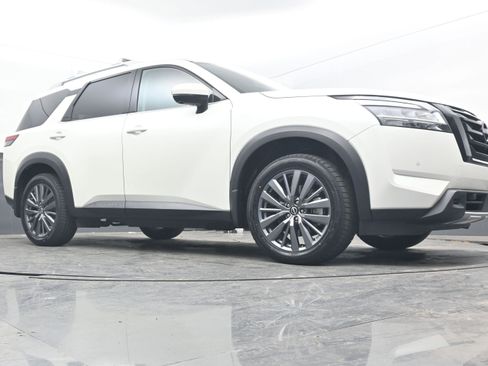 Certified 2024 Nissan Pathfinder SL w/ SL Premium Package image 18