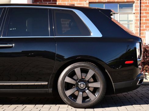 Used 2021 Rolls-Royce Cullinan image 25