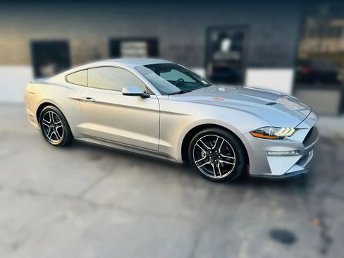 Used 2020 Ford Mustang Premium image 7
