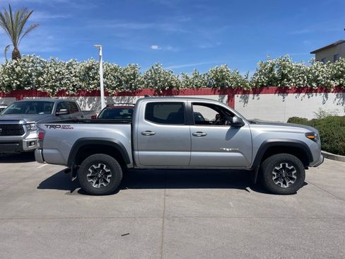 Used 2020 Toyota Tacoma TRD Off-Road w/ Technology Package image 3