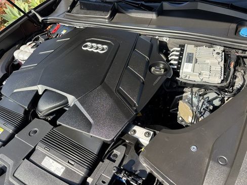 Used 2019 Audi Q8 Premium Plus w/ Premium Plus AWD/4WD image 5
