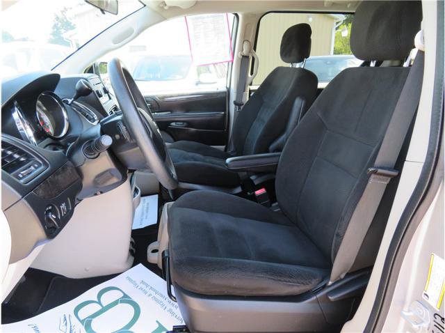 Used 2015 Dodge Grand Caravan SE w/ Quick Order Package 29E SE FWD image 2