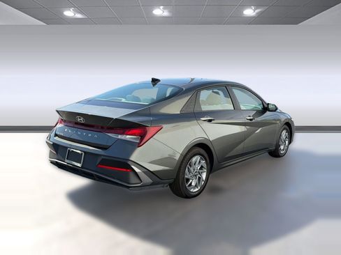 Used 2024 Hyundai Elantra SEL FWD image 9