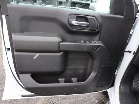 Used 2023 Chevrolet Silverado 1500 Custom image 16