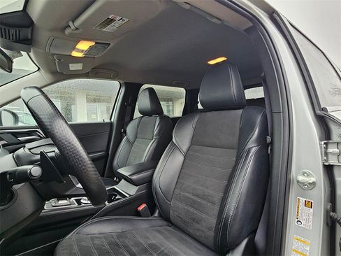 Used 2024 Mitsubishi Outlander SE image 18