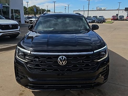 New 2026 Volkswagen Atlas Cross Sport SEL R-Line image 2