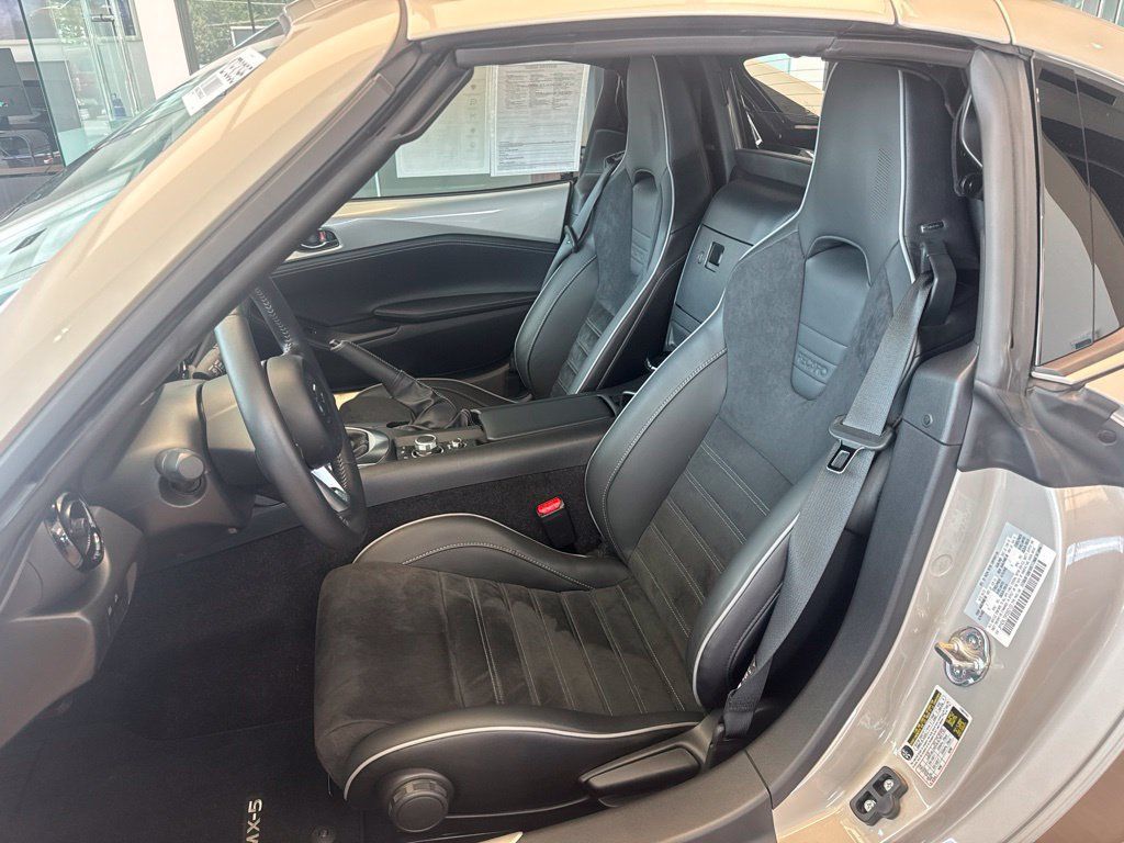 Certified 2023 MAZDA MX-5 Miata Club w/ Weather Package RWD image 6