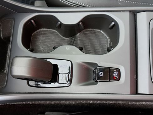 Used 2025 Volvo XC40 B5 Core image 20