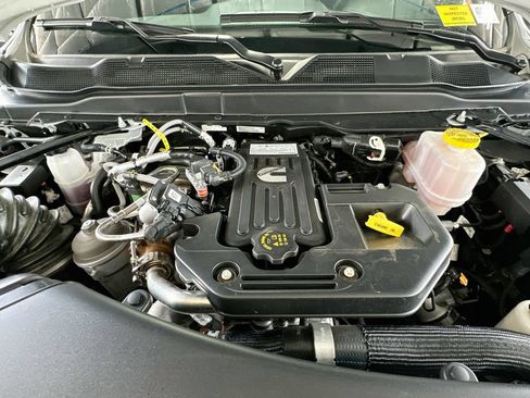 Used 2026 RAM 4500 4x4 Crew Cab DRW w/ Laramie Trim Package image 32