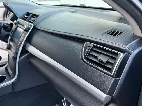 Used 2017 Toyota Camry SE image 21
