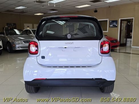 Used 2018 smart fortwo electric drive RWD image 8