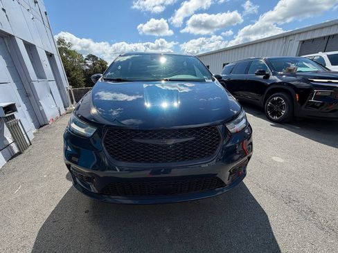 Used 2023 Chrysler Pacifica Touring-L w/ S Appearance Package FWD image 8