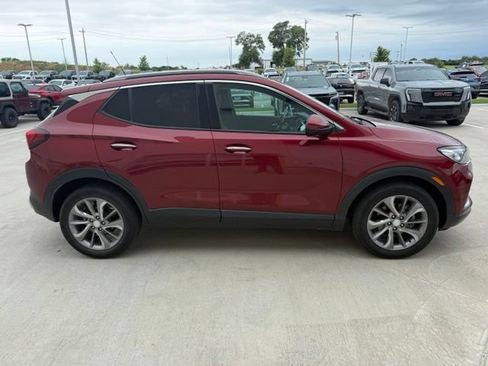 Used 2022 Buick Encore GX Essence w/ Advanced Technology Package FWD image 2