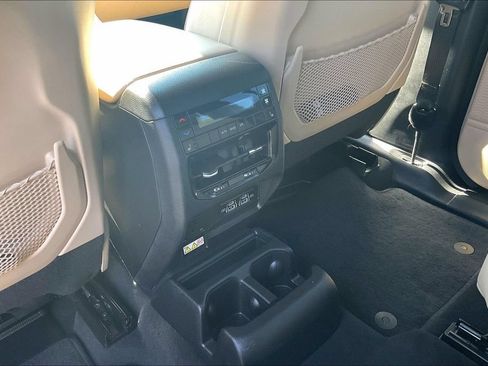 Used 2023 Jeep Grand Cherokee L Limited w/ Luxury Tech Group II RWD image 12