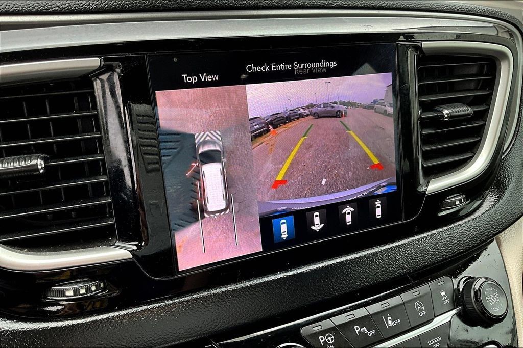 Used 2020 Chrysler Pacifica Touring w/ Advanced Safetytec Group FWD image 13