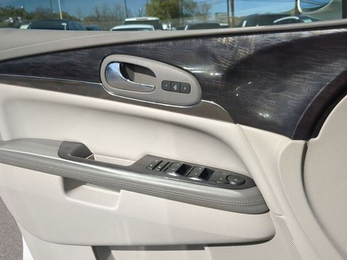 Used 2017 Buick Enclave Leather image 12