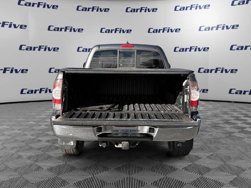 Used 2012 Toyota Tacoma 4x4 Access Cab V6 w/ TRD Sport Pkg image 11