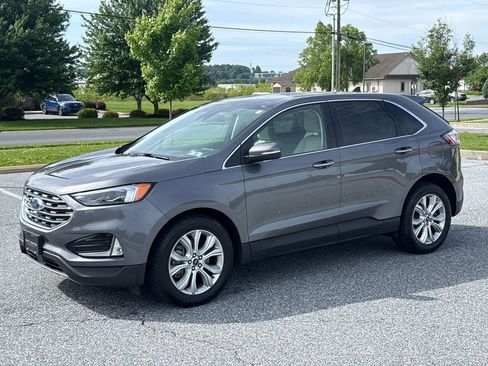Used 2022 Ford Edge Titanium w/ Equipment Group 301A AWD/4WD image 3