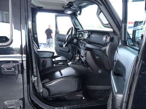 Used 2019 Jeep Wrangler Unlimited Sahara AWD/4WD image 37