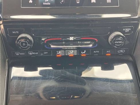 Used 2023 Jeep Grand Cherokee Laredo AWD/4WD image 20