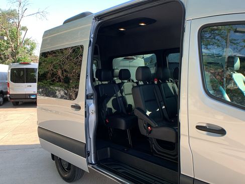 Used 2021 Mercedes-Benz Sprinter 2500 image 24