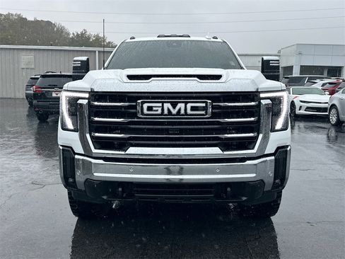 Used 2024 GMC Sierra 2500 SLT w/ SLT Premium Package image 3