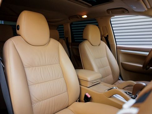 Used 2008 Porsche Cayenne S image 31