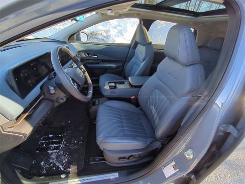 Used 2025 Nissan Ariya Platinum image 8