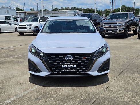 Used 2023 Nissan Altima 2.5 SR w/ SR Premium Package FWD image 11