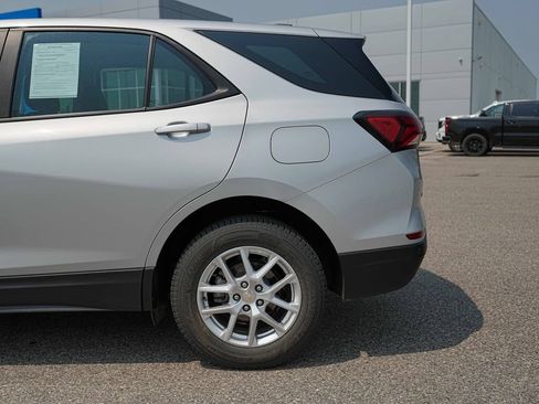 Used 2022 Chevrolet Equinox LS AWD/4WD image 12