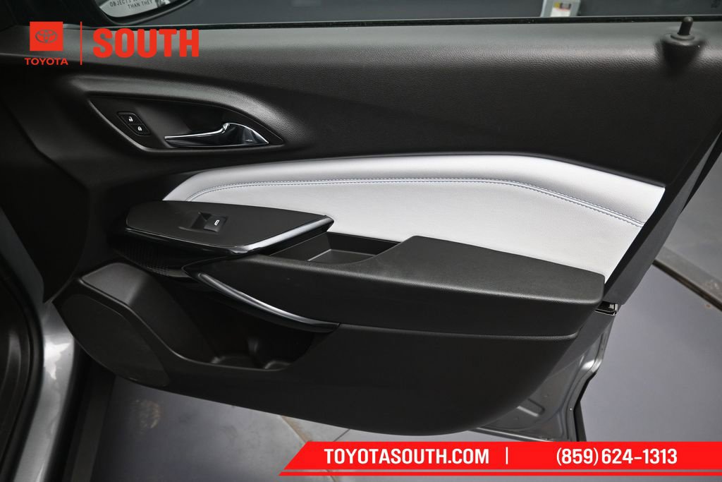 Used 2025 Chevrolet Trax LT w/ LT Convenience Package FWD image 31
