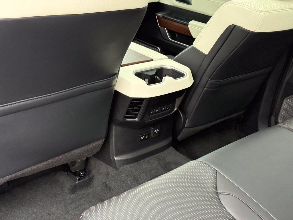 Used 2024 Toyota Tundra Capstone AWD/4WD image 27