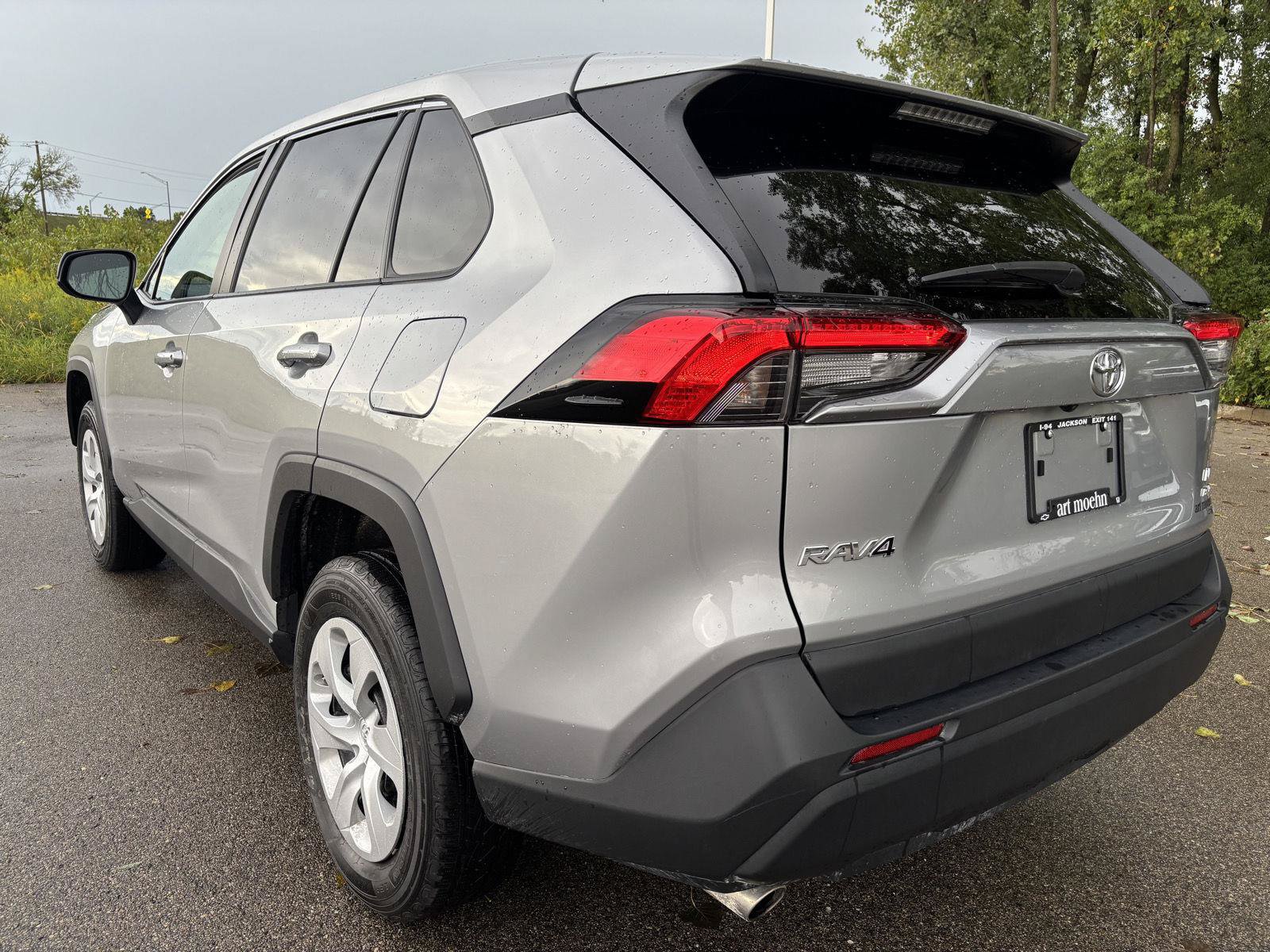 Used 2025 Toyota RAV4 LE AWD/4WD image 3