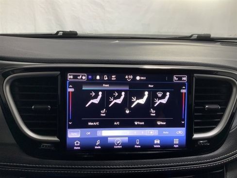 Used 2023 Chrysler Pacifica Touring image 25