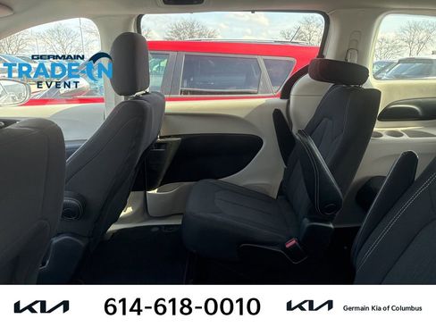 Used 2023 Chrysler Voyager LX image 1