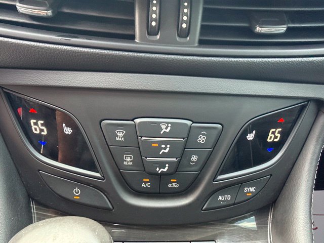Used 2019 Buick Envision Essence FWD image 18