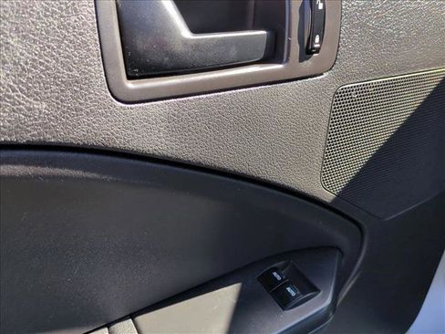 Used 2006 Ford Mustang GT image 9